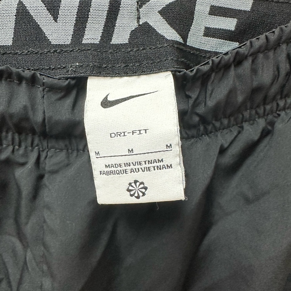 Nike Sz M Dri-Fit shorts - Picture 3 of 4